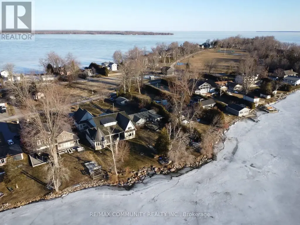 579 Duclos Point Road, Georgina (Virginia)